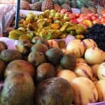 bancarella di frutta tropicale